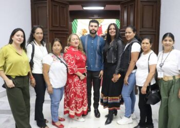 Octavio Ocampo respalda a artesanas michoacanas y plantea reformas para fortalecer su labor