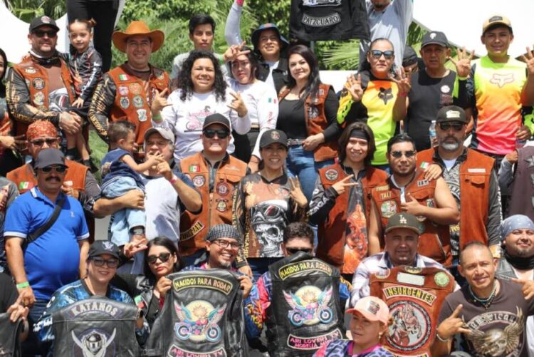 Fanny Arreola da bienvenida a más de 1500 motociclistas a la Motofiesta por 15 aniversario del MC Insurgentes para hacer historia en Apatzingán