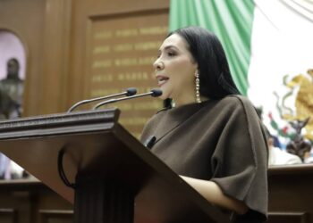Propone Adriana Campos Huirache deducir del ISR cuotas de inscripción y reinscripción escolar