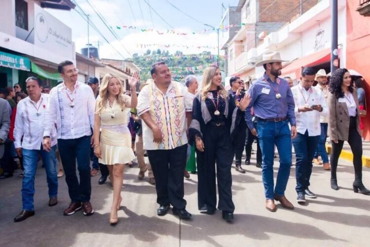 Dayana Pérez Mendoza acompaña a las familias de Lagunillas en la celebración de su 76 aniversario como municipio