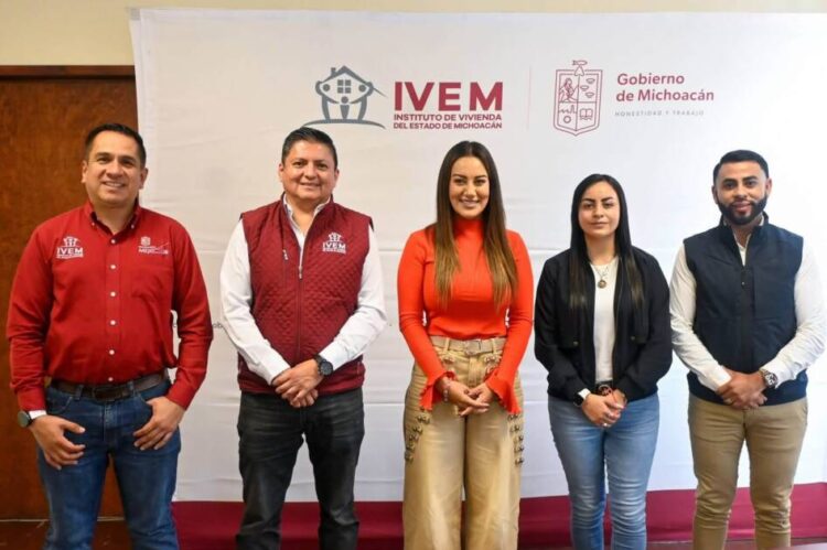 Mónica Valdez fortalece gestión para llevar Viviendas del Bienestar a Zacapu