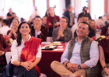 Gaby Molina llama a cerrar filas con Carlos Torres Piña rumbo a 2027