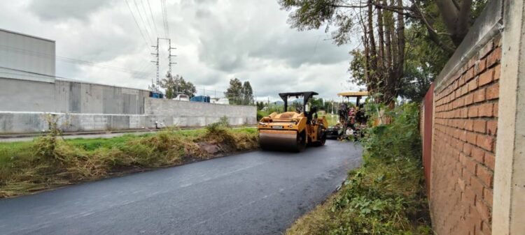 Mejora  Gobierno de Morelia camino al poniente de la ciudad, con colocación de carpeta asfáltica
