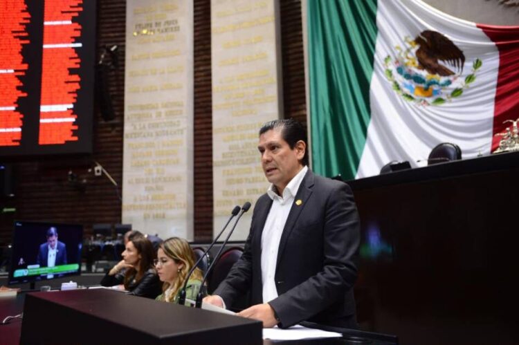 Ernesto Núñez Aguilar presenta iniciativa para expedir la nueva Ley de Imagen Institucional: “las instituciones pertenecen a los ciudadanos, no a los partidos”