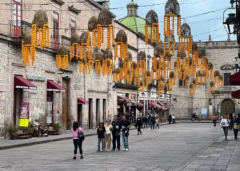 Morelia se viste de tradición para celebrar el Día de Muertos