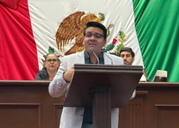 A propuesta de Toño Carreño, se aprueba reforma para atención integral de Lupus