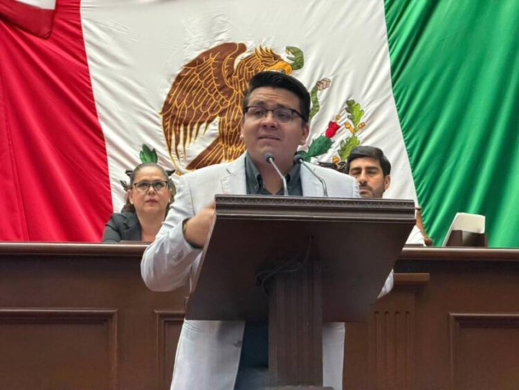 A propuesta de Toño Carreño, se aprueba reforma para atención integral de Lupus