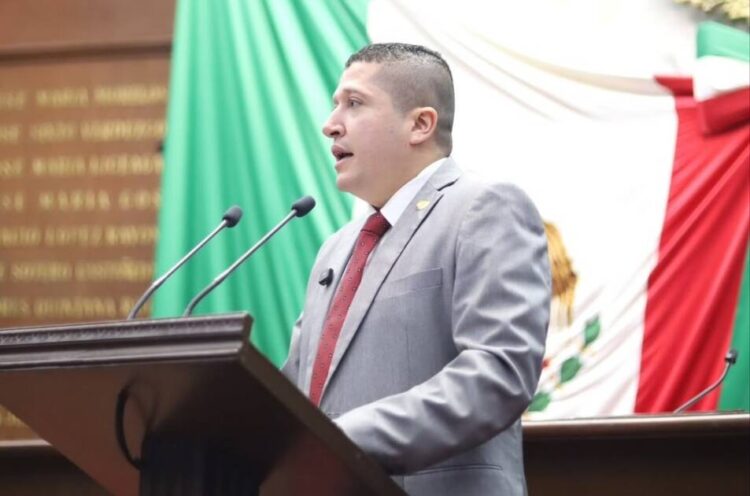 Presenta Vicente Gómez iniciativa para resolver laudos laborales en ayuntamientos