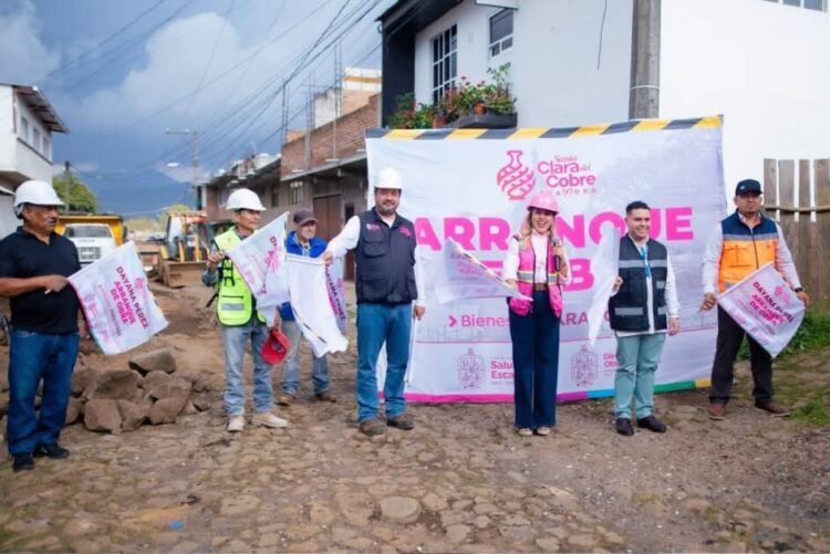 Dayana Pérez Mendoza impulsa la construcción de la calle Gonzalo Cruz en Santa Clara del Cobre