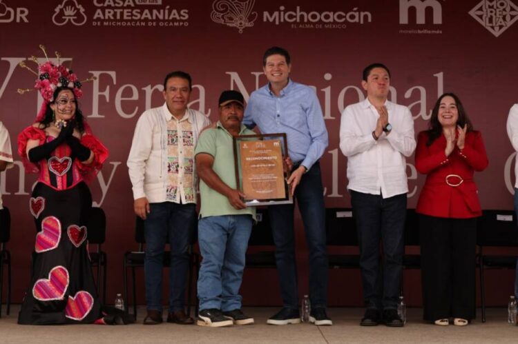 Alfonso Martínez Alcázar inaugura la Feria Nacional Artesanal de la Catrina de Capula