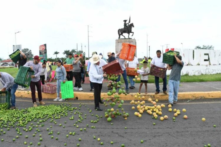 Con bloqueo en Cuatro Caminos Memo Valencia acusa al gobernador de quererse robar una empacadora de frutas