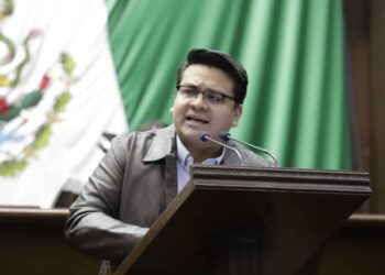Los teleféricos no deberían asfixiar las finanzas estatales: Toño Carreño