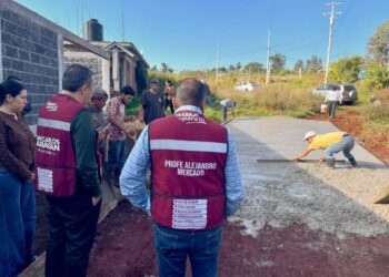 Comunidades de Morelia reconocen a Barragán por mejorar caminos rurales