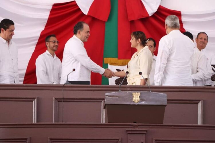 El Congreso del Estado entrega Condecoracion “Constitución de 1814” al Colegio de Abogadas de Michoacán