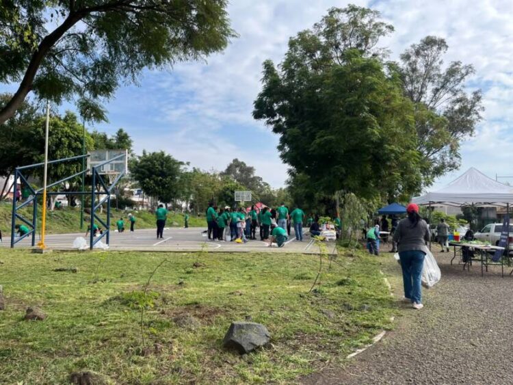 Gobierno de Morelia y ciudadanía realizan jornada de limpieza en Parque Lineal Bicentenario