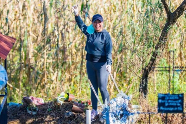 Dayana Pérez Mendoza encabeza jornada de limpieza en el panteón de Santa Clara del Cobre rumbo a la Noche de Ánimas