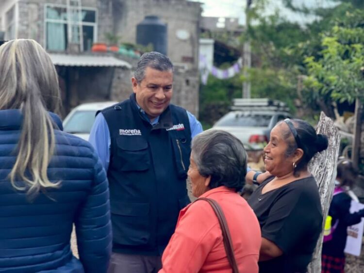 Juan Carlos Barragán siempre en territorio y cercano a las familias de Morelia