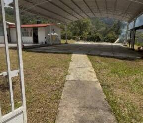 Padres de familia de Gallineros exigen docente para evitar que 12 niños se queden sin educación preescolar