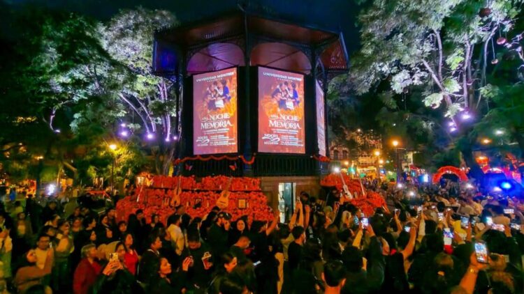 Inaugura Morelia experiencia inmersiva de la Universidad Montrer en la Plaza de Armas